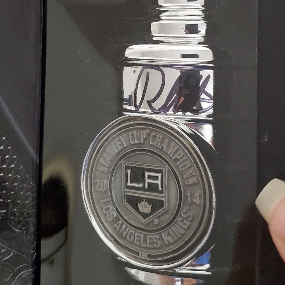 Luc Robitaille Signature - Picture 5 of 11